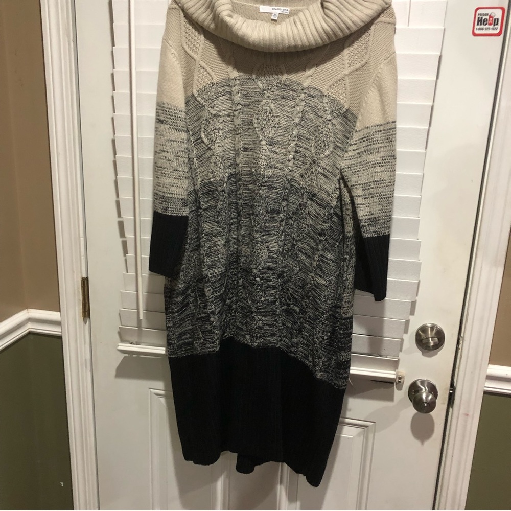 Studio One New York Dress - Picture 2 of 4